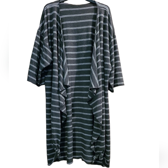 LLR LuLaRoe Shirley Kimono Coverup Gray & White Stripes Sz L - Picture 1 of 5